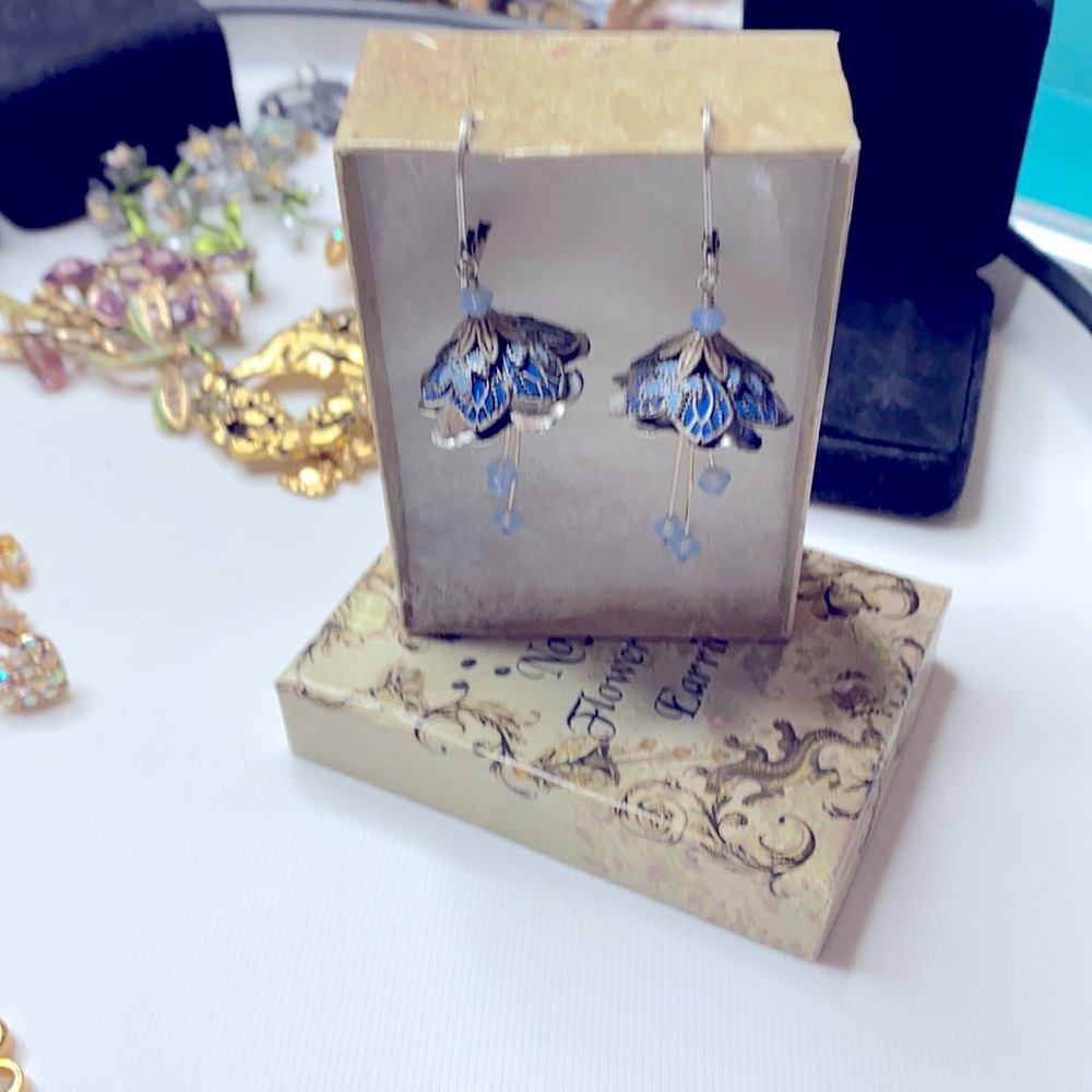 The cutest earrings you ever did see